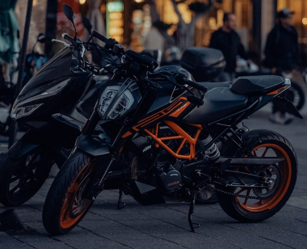 Immagine di una moto Duke 125cc.